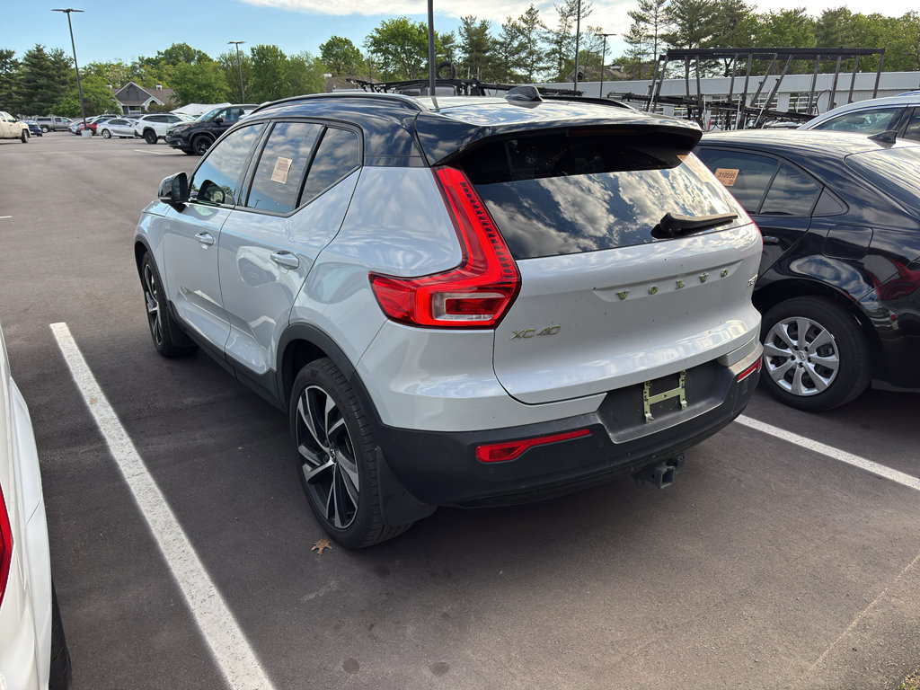 Used 2021 Volvo XC40 T5 R-Design w/ Advanced Package image 2