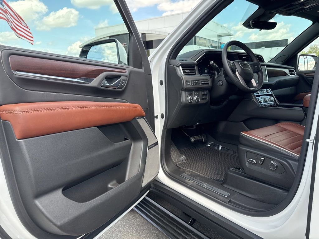 Used 2023 GMC Yukon Denali Ultimate AWD/4WD image 29