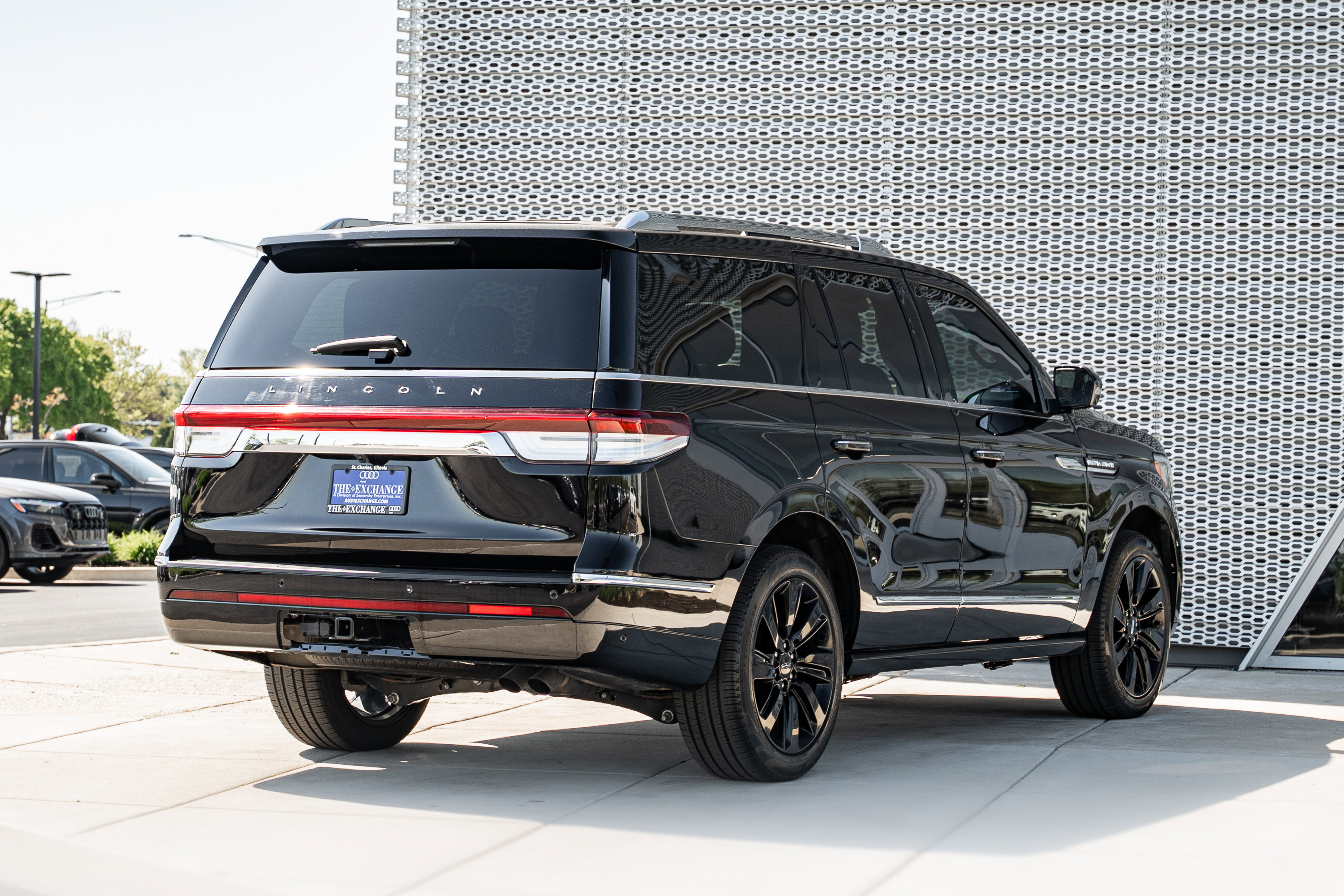 Used 2024 Lincoln Navigator Reserve w/ Monochromatic Package AWD/4WD image 4