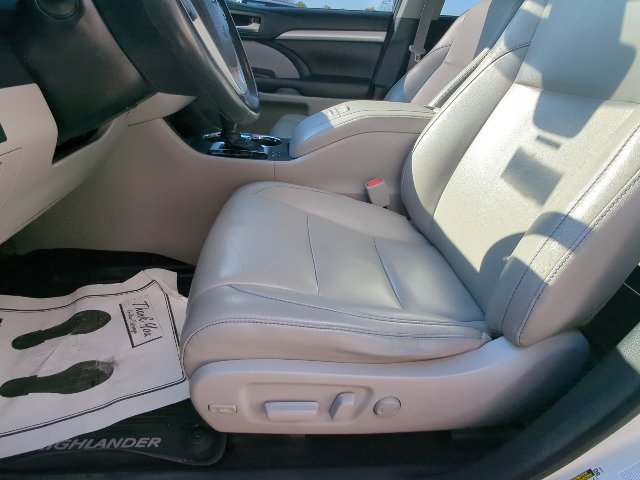 Used 2018 Toyota Highlander XLE AWD/4WD image 10