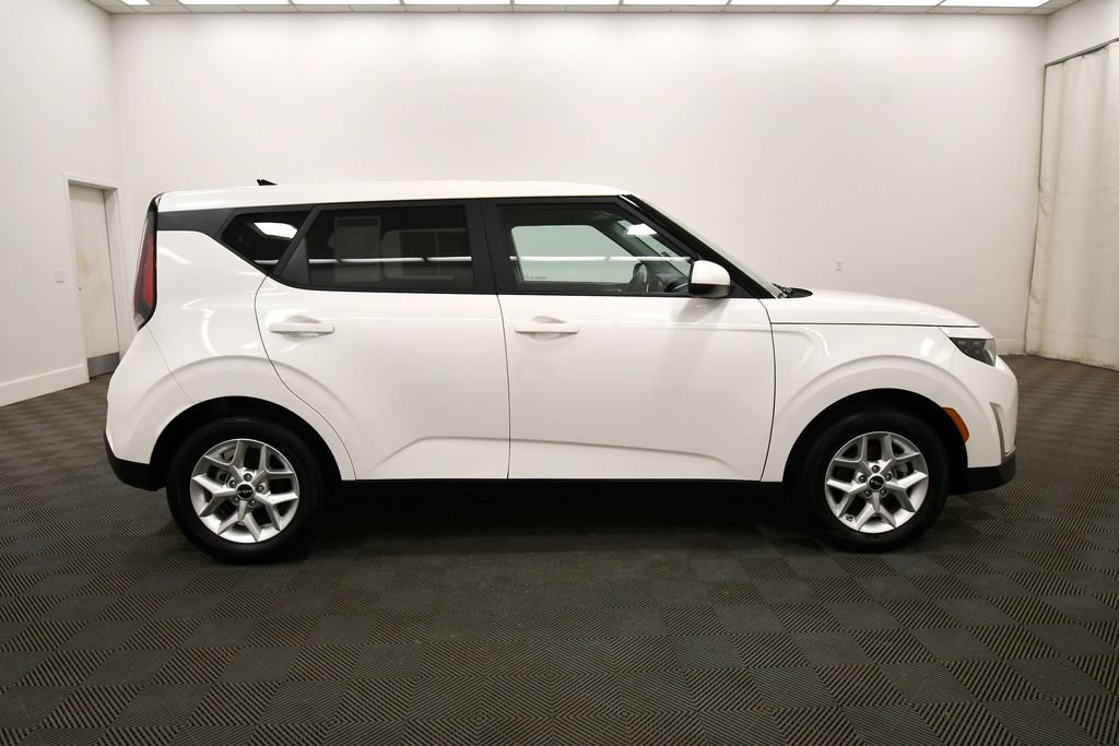Certified 2025 Kia Soul LX FWD image 9