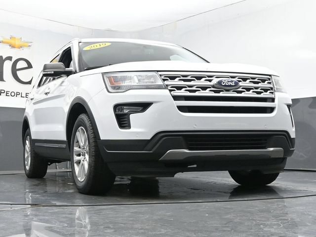 Used 2019 Ford Explorer XLT w/ Equipment Group 202A AWD/4WD image 3