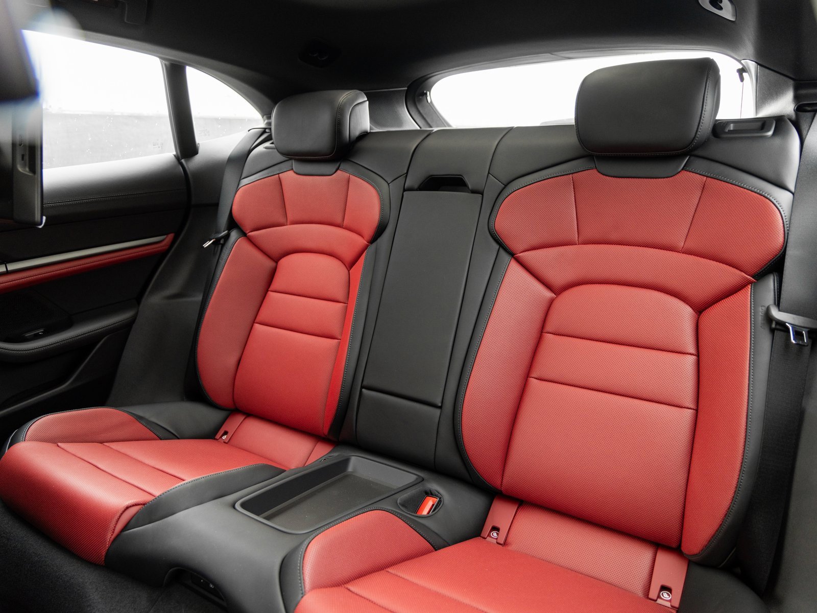 Certified 2025 Porsche Taycan 4 Cross Turismo image 28