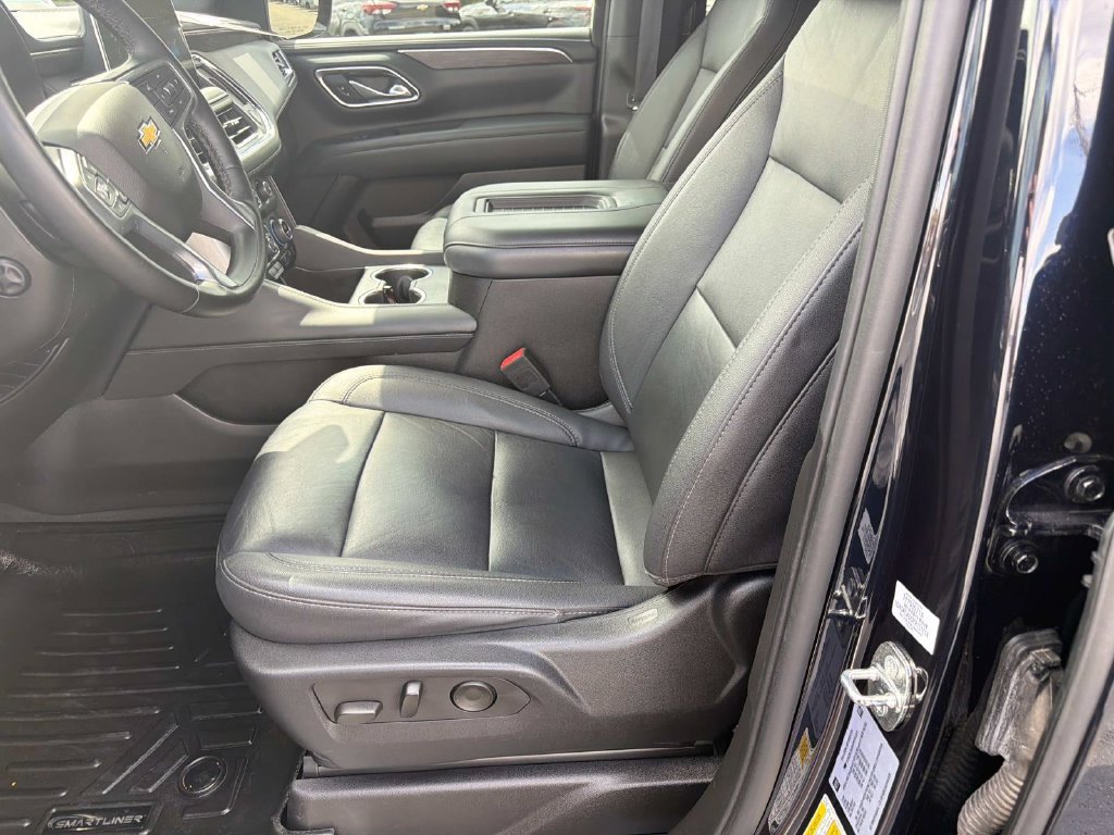 Used 2024 Chevrolet Suburban LT w/ Luxury Package AWD/4WD image 21
