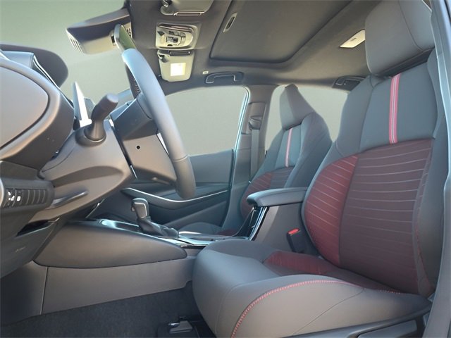 Used 2025 Toyota Corolla SE w/ SE Premium Package image 9
