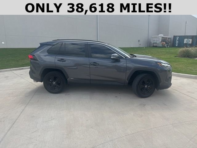 Used 2022 Toyota RAV4 XLE image 2