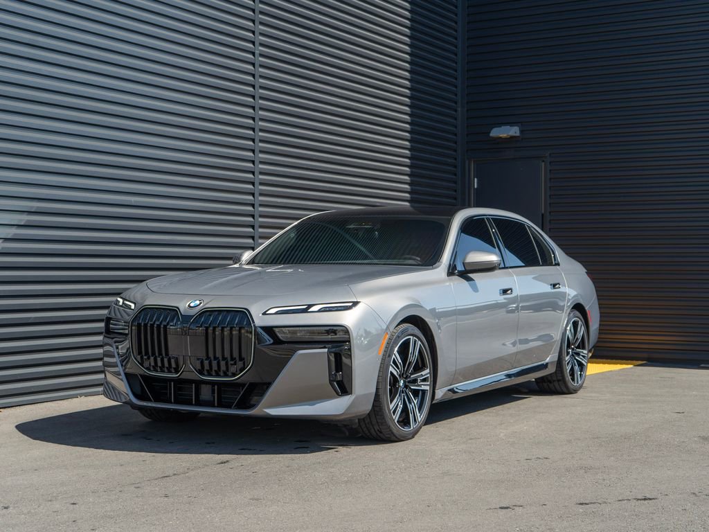 Used 2025 BMW 740i 740i image 1