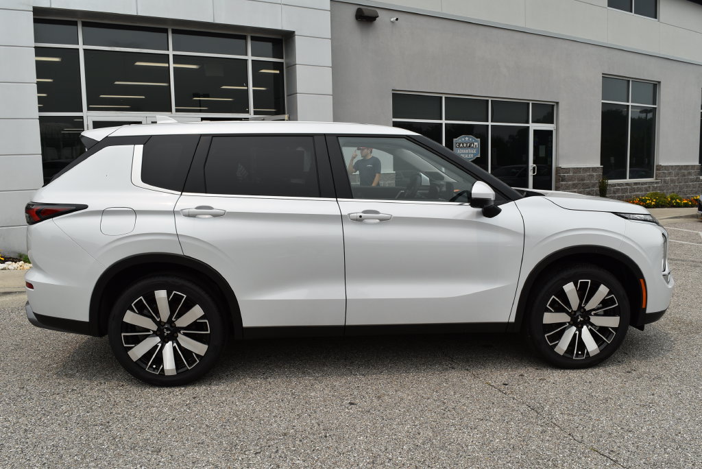 New 2026 Mitsubishi Outlander SE FWD image 2