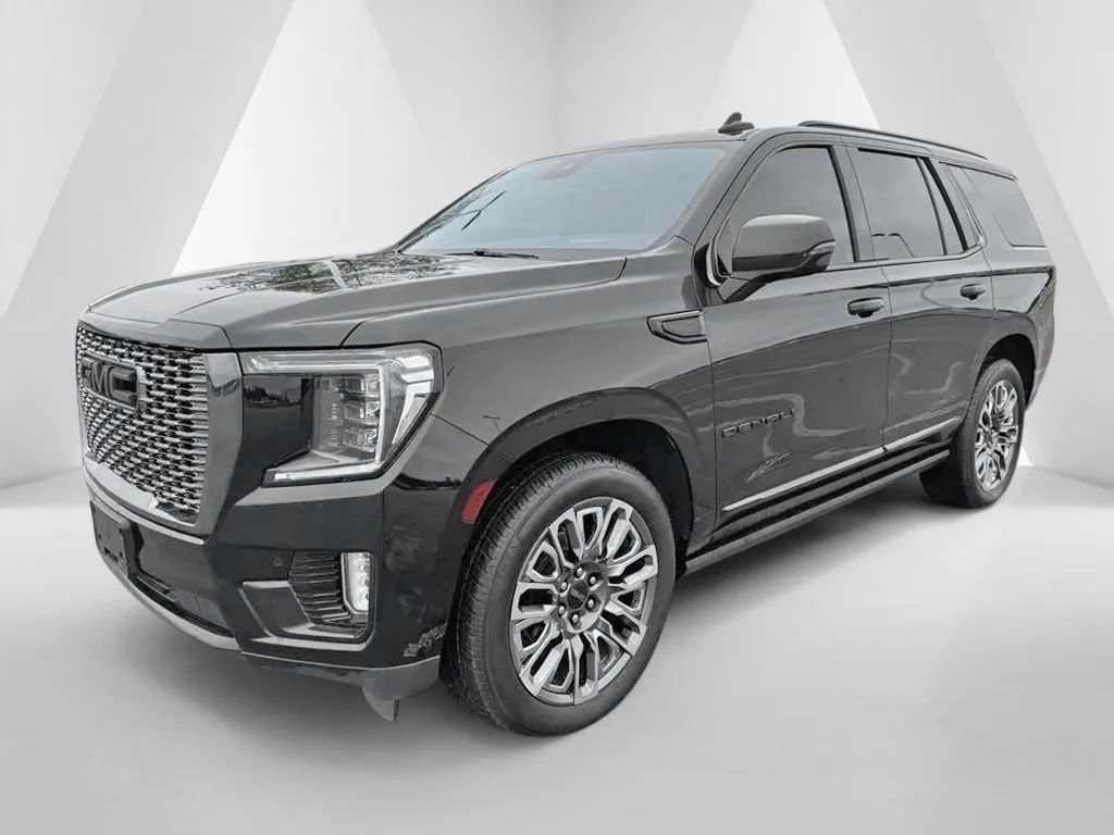 Used 2024 GMC Yukon Denali Ultimate AWD/4WD image 3