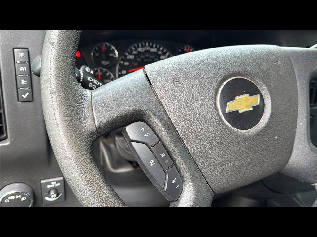 Used 2018 Chevrolet Express 2500 w/ Driver Convenience Package RWD image 12