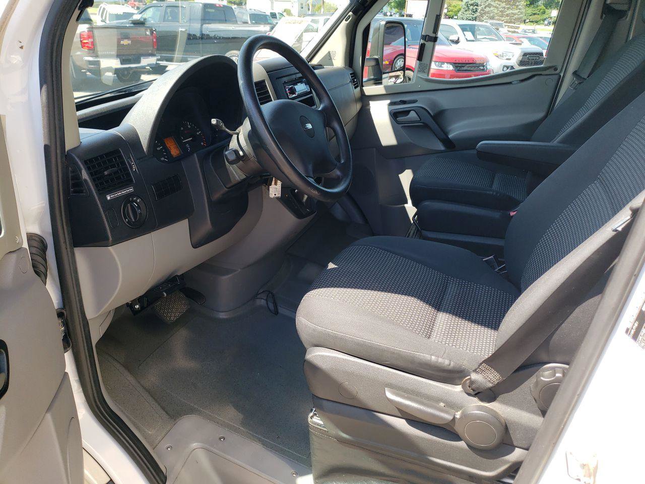 Used 2008 Freightliner Sprinter 3500 image 3