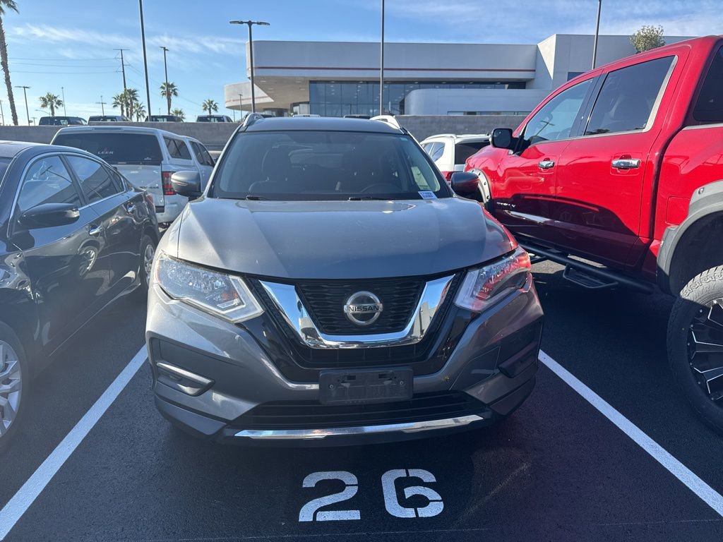 Used 2018 Nissan Rogue SV image 2