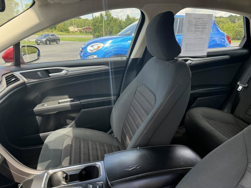 Used 2019 Ford Fusion SE FWD image 15