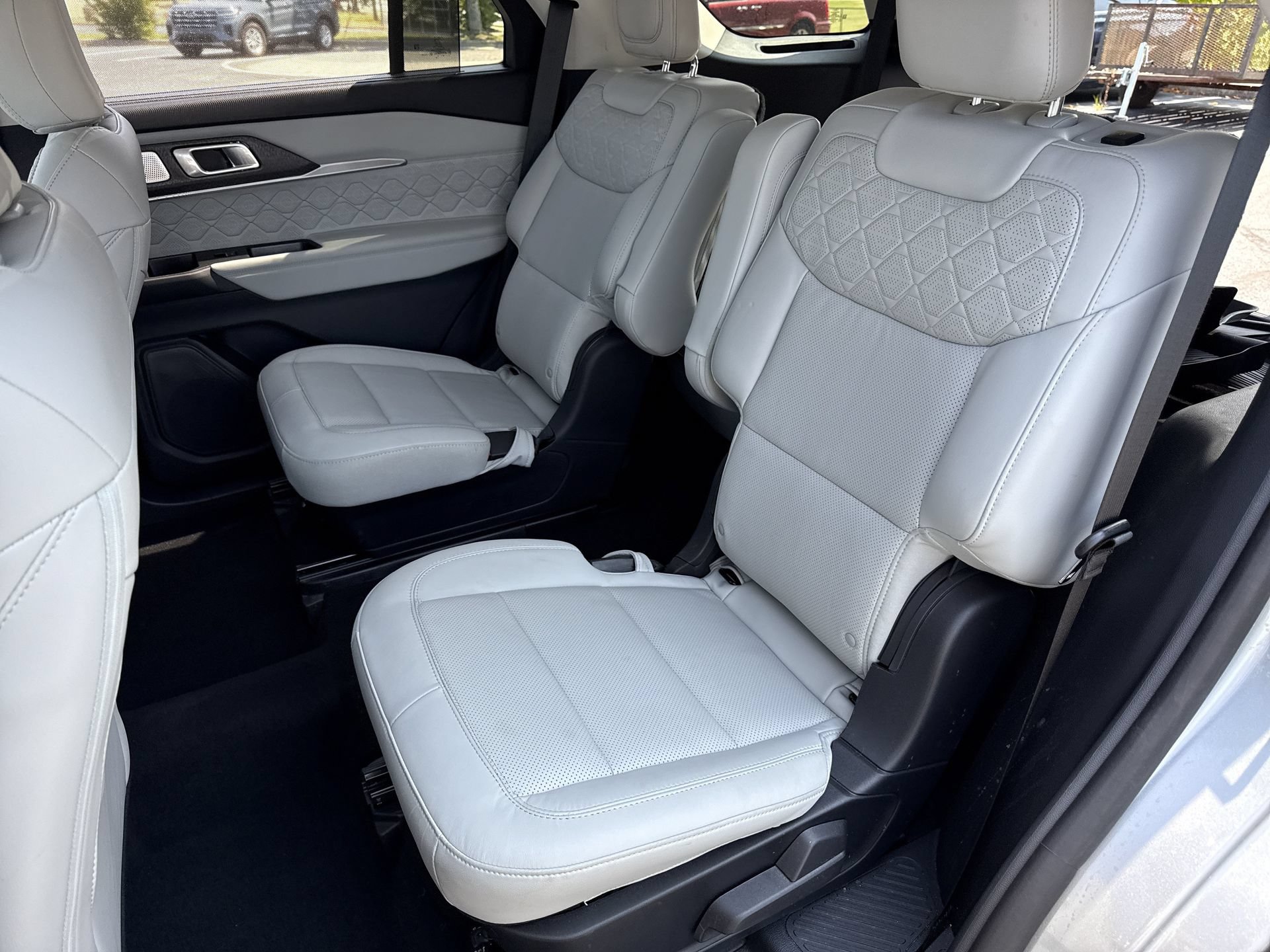 Certified 2025 Ford Explorer Platinum w/ Ultimate Package RWD image 18