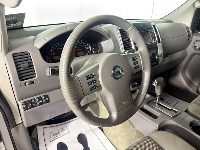 Used 2015 Nissan Frontier SV w/ SV Value Truck Package AWD/4WD image 9