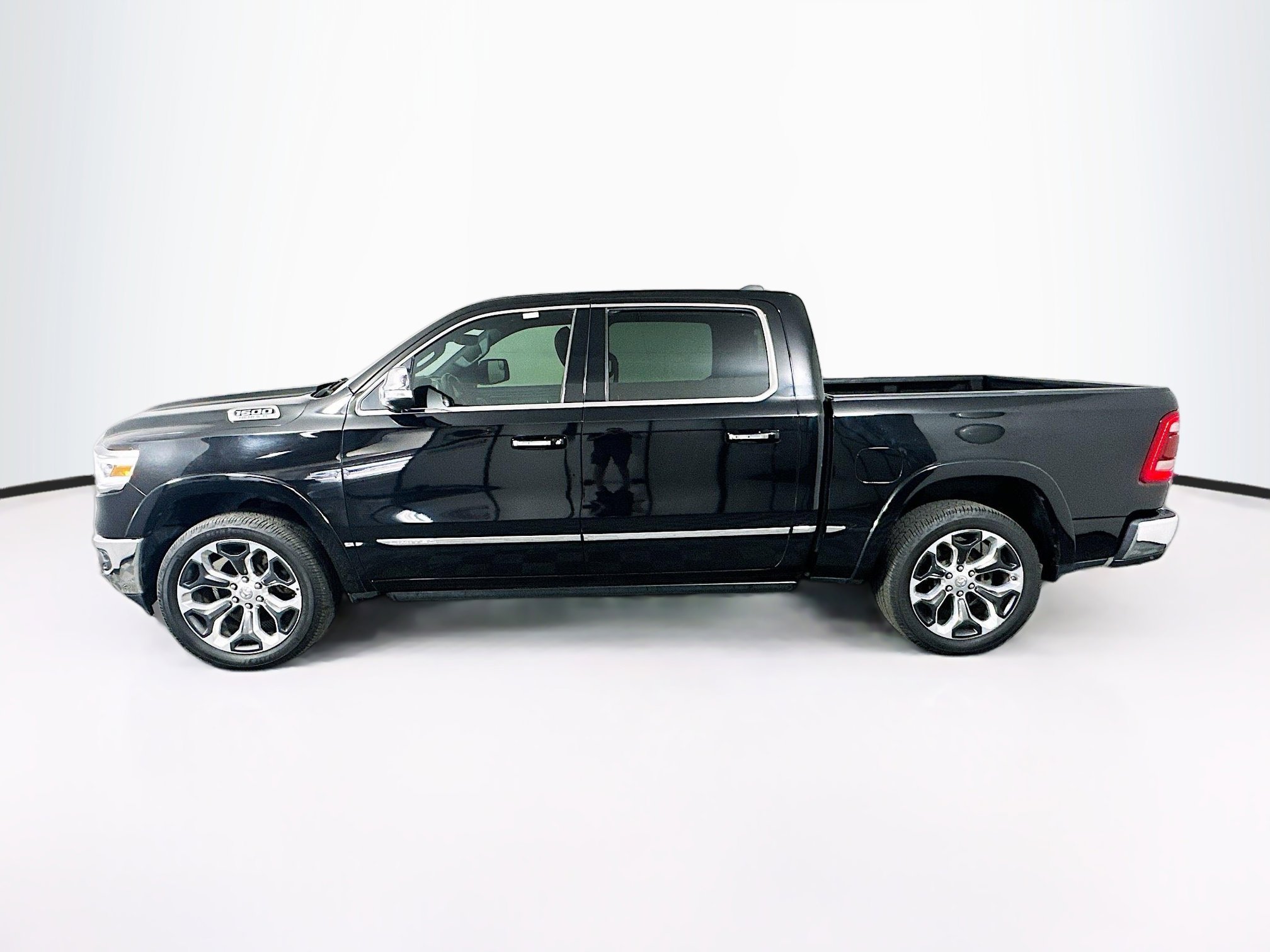 Used 2019 RAM 1500 Limited AWD/4WD image 4