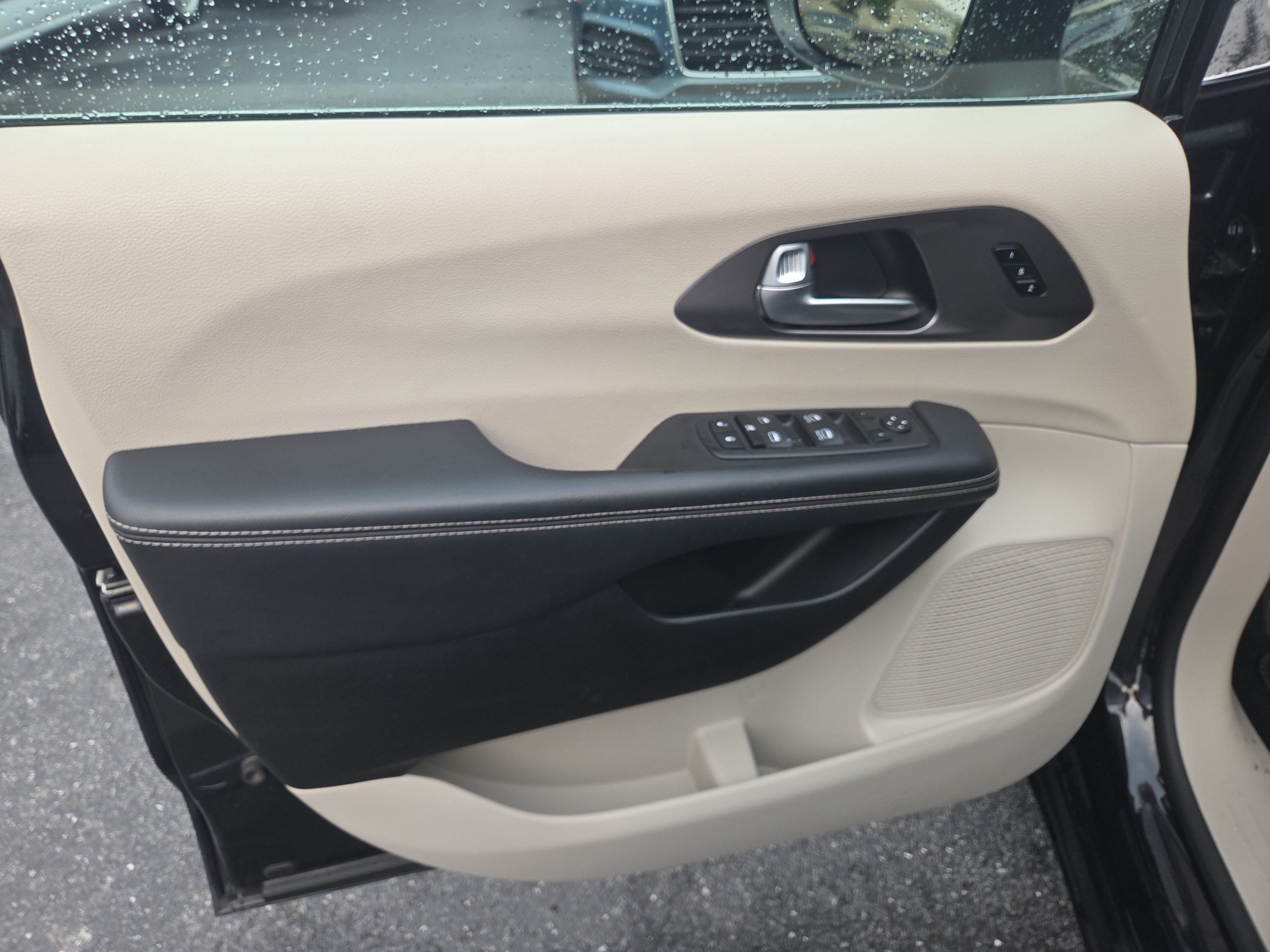 Certified 2023 Chrysler Pacifica Touring-L FWD image 15