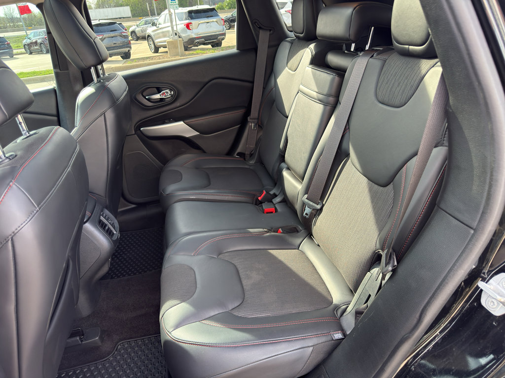 Used 2018 Jeep Cherokee Trailhawk w/ Comfort/Convenience Group image 13