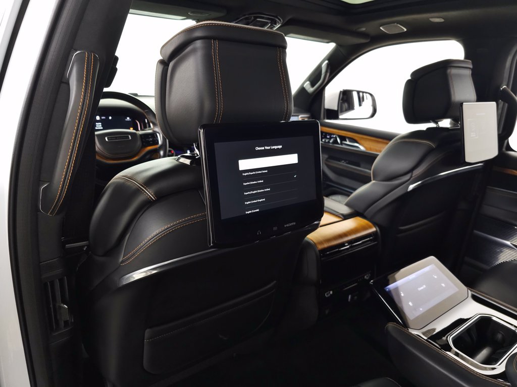 Used 2022 Jeep Grand Wagoneer Series III w/ Rear Seat Video Group 1 AWD/4WD image 50