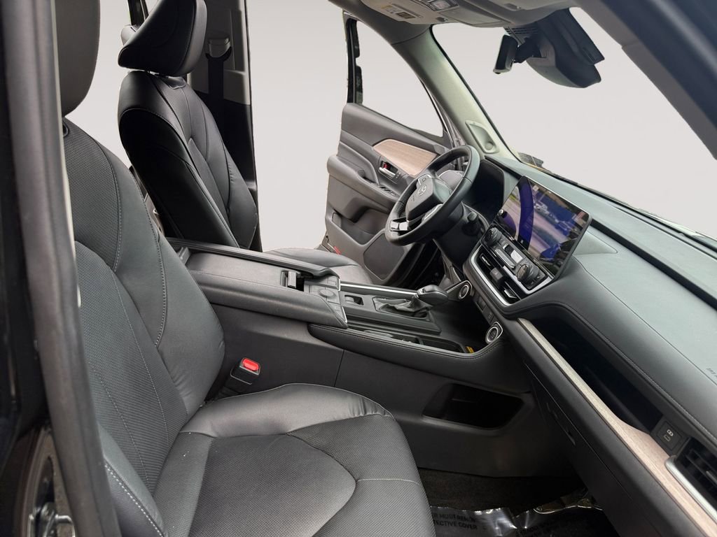 Used 2024 Toyota Grand Highlander AWD image 15