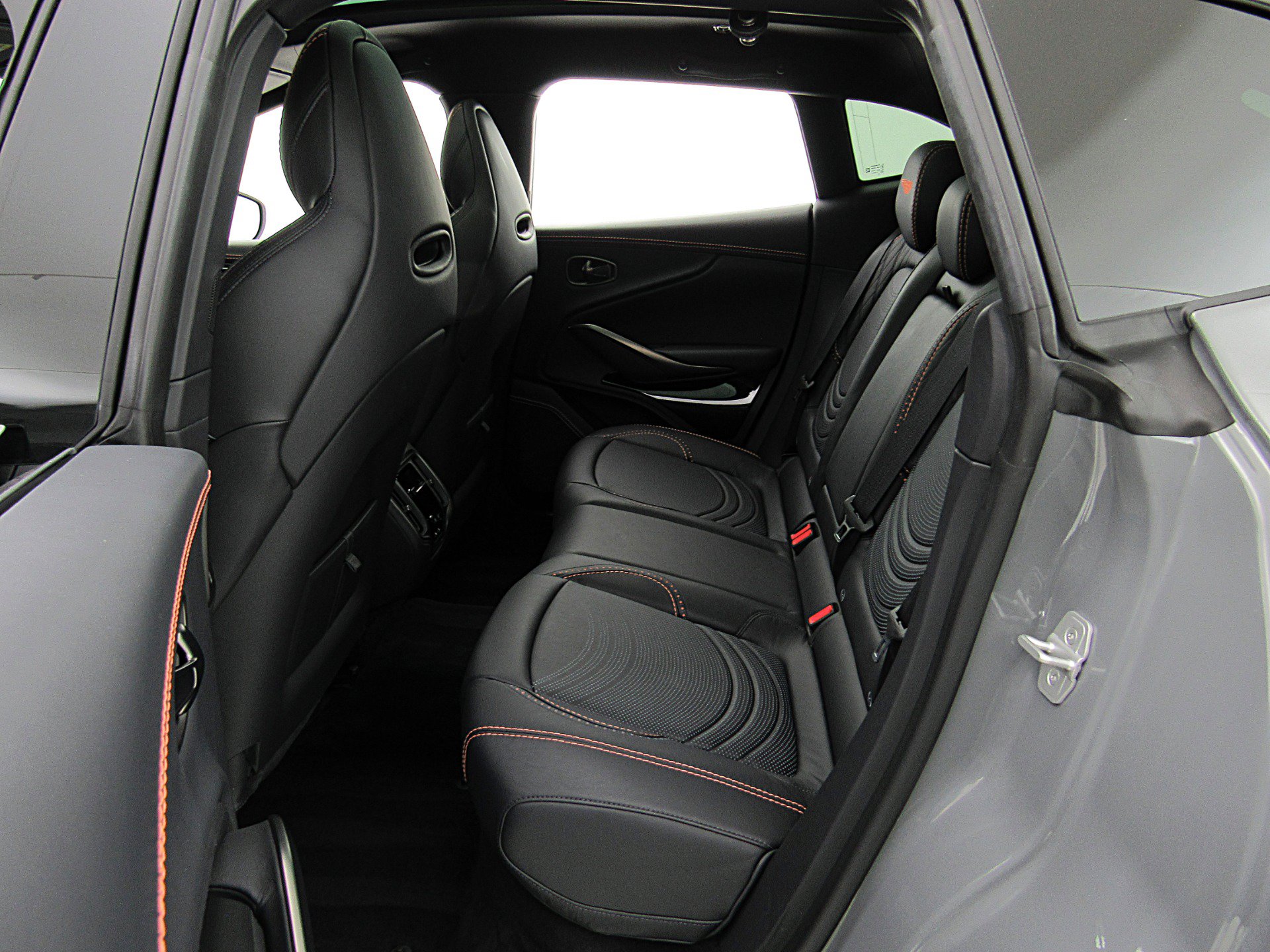 Used 2023 Aston Martin DBX AWD/4WD image 36