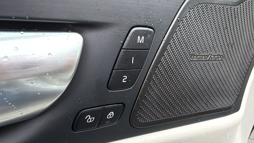 Certified 2024 Volvo XC60 T8 Ultimate w/ Climate Package image 14