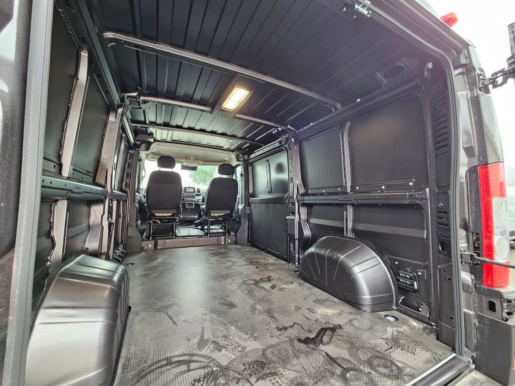 New 2025 RAM ProMaster 2500 w/ Quick Order Package 22G SLT image 14