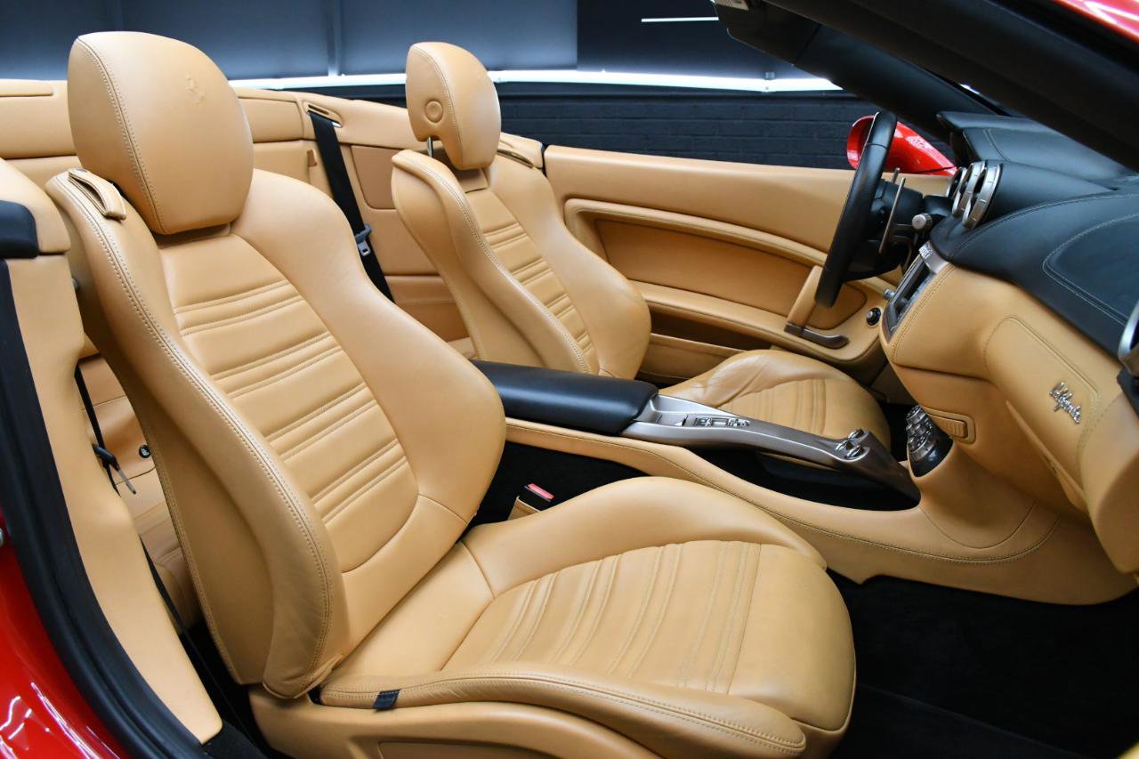 Used 2014 Ferrari California RWD image 44