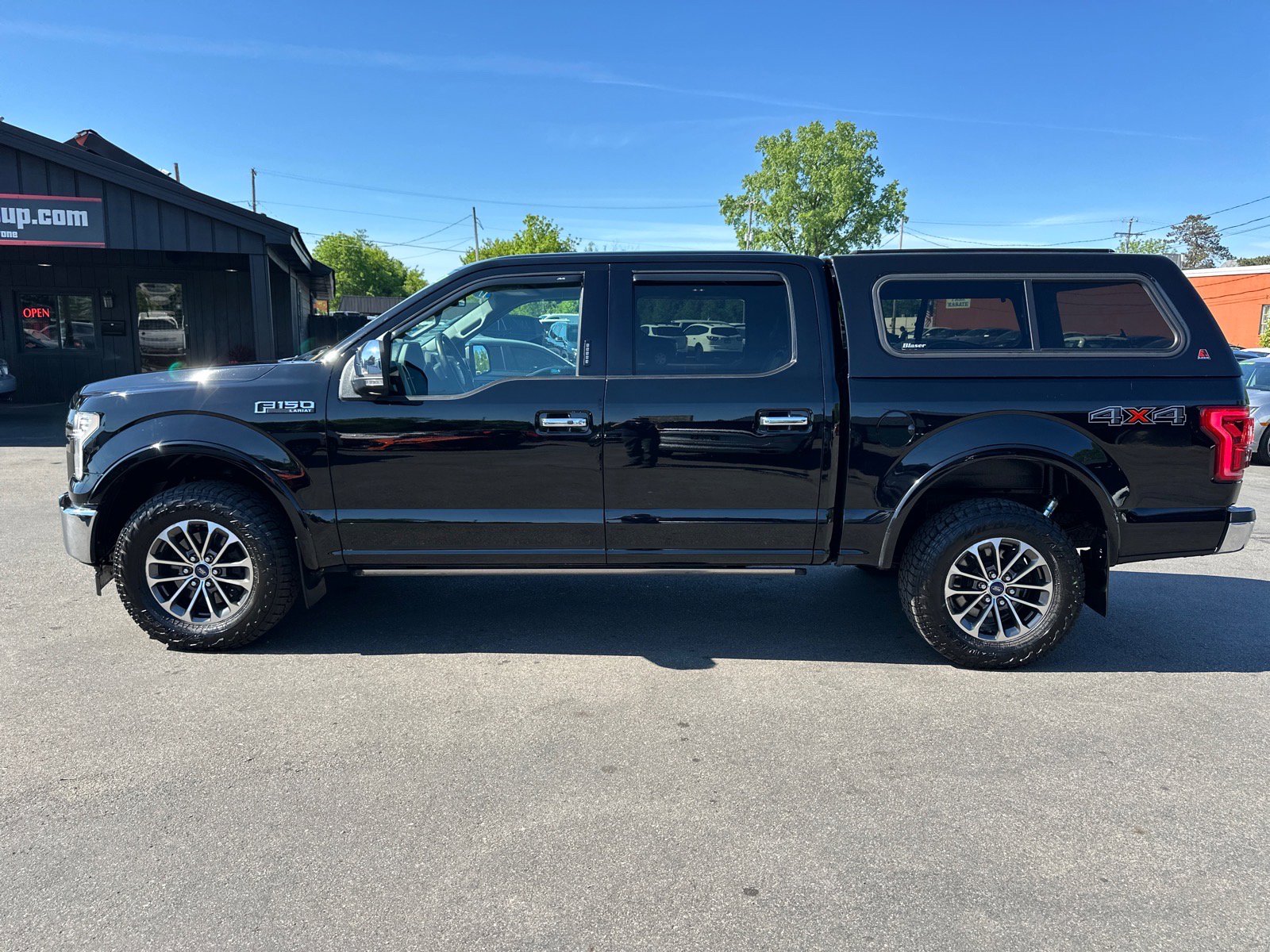 Used 2017 Ford F150 Lariat w/ Equipment Group 502A Luxury AWD/4WD image 2