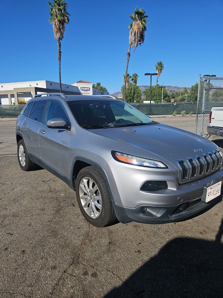 Used 2014 Jeep Cherokee Limited AWD/4WD image 2
