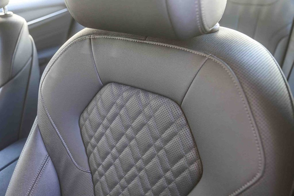 Certified 2023 BMW 530e w/ Convenience Package RWD image 22