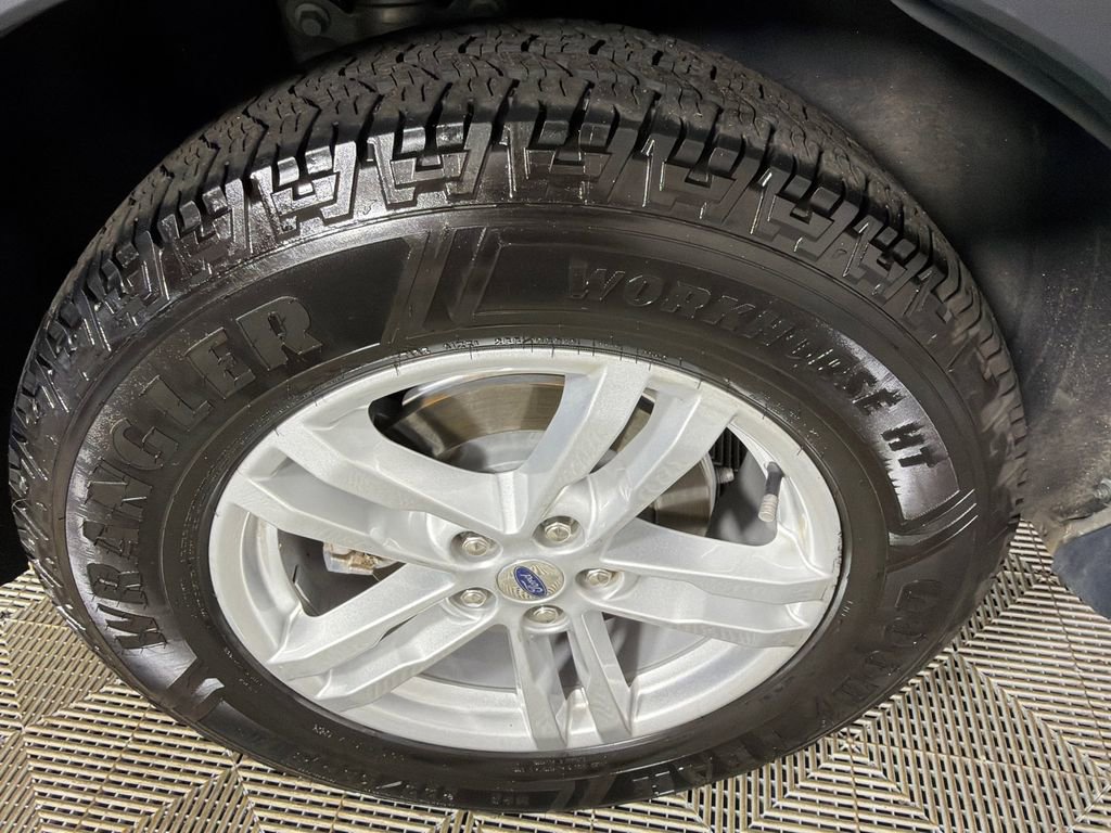 Used 2023 Ford Explorer XLT RWD image 17