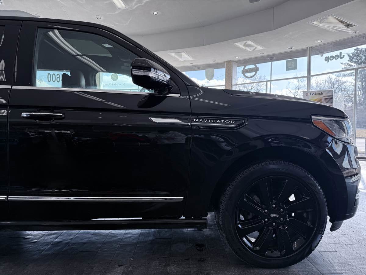 Used 2024 Lincoln Navigator Reserve AWD/4WD image 6