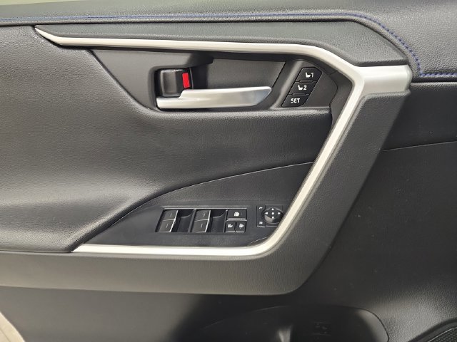 Used 2022 Toyota RAV4 XSE AWD/4WD image 36