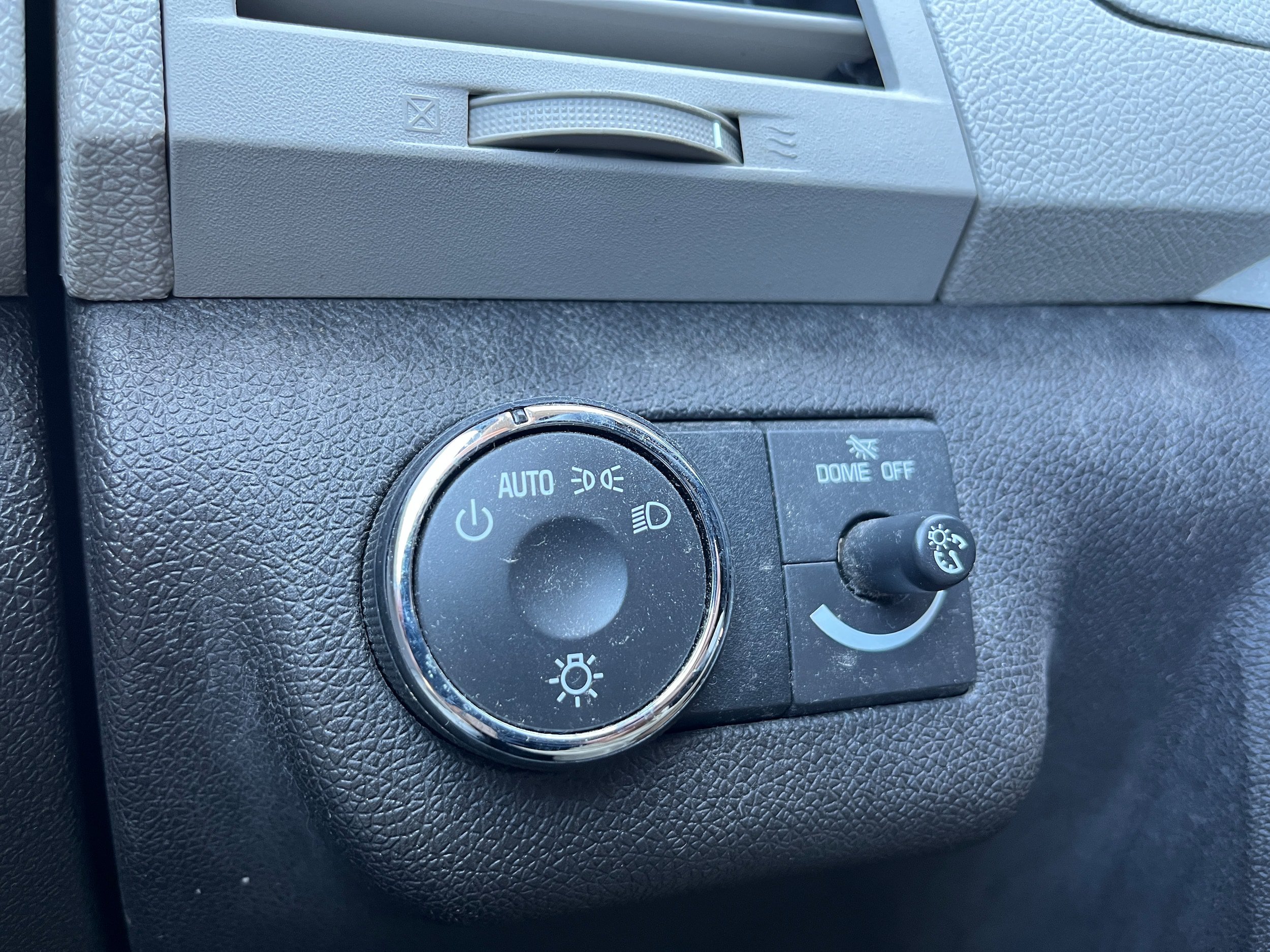 Used 2010 Chevrolet Traverse LTZ AWD/4WD image 21