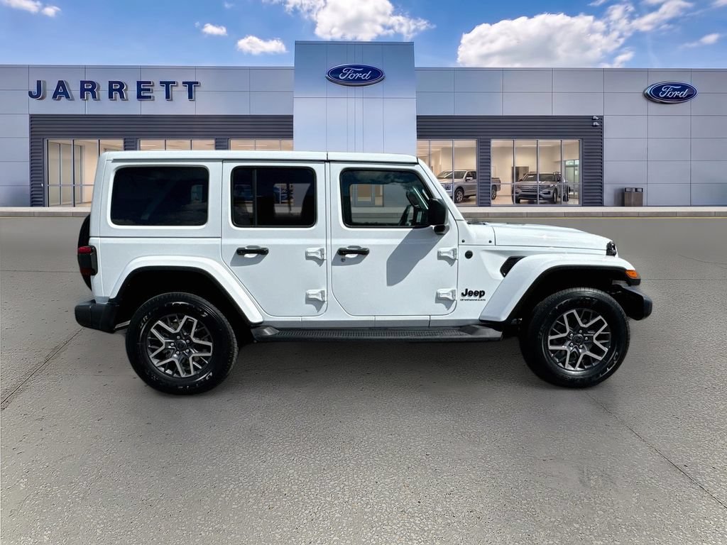 Used 2026 Jeep Wrangler Unlimited Sahara AWD/4WD image 8