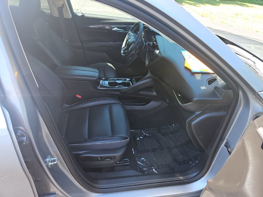 Used 2023 Buick Envision Essence AWD/4WD image 31