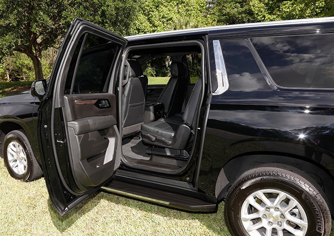 Used 2025 Chevrolet Suburban LS RWD image 23