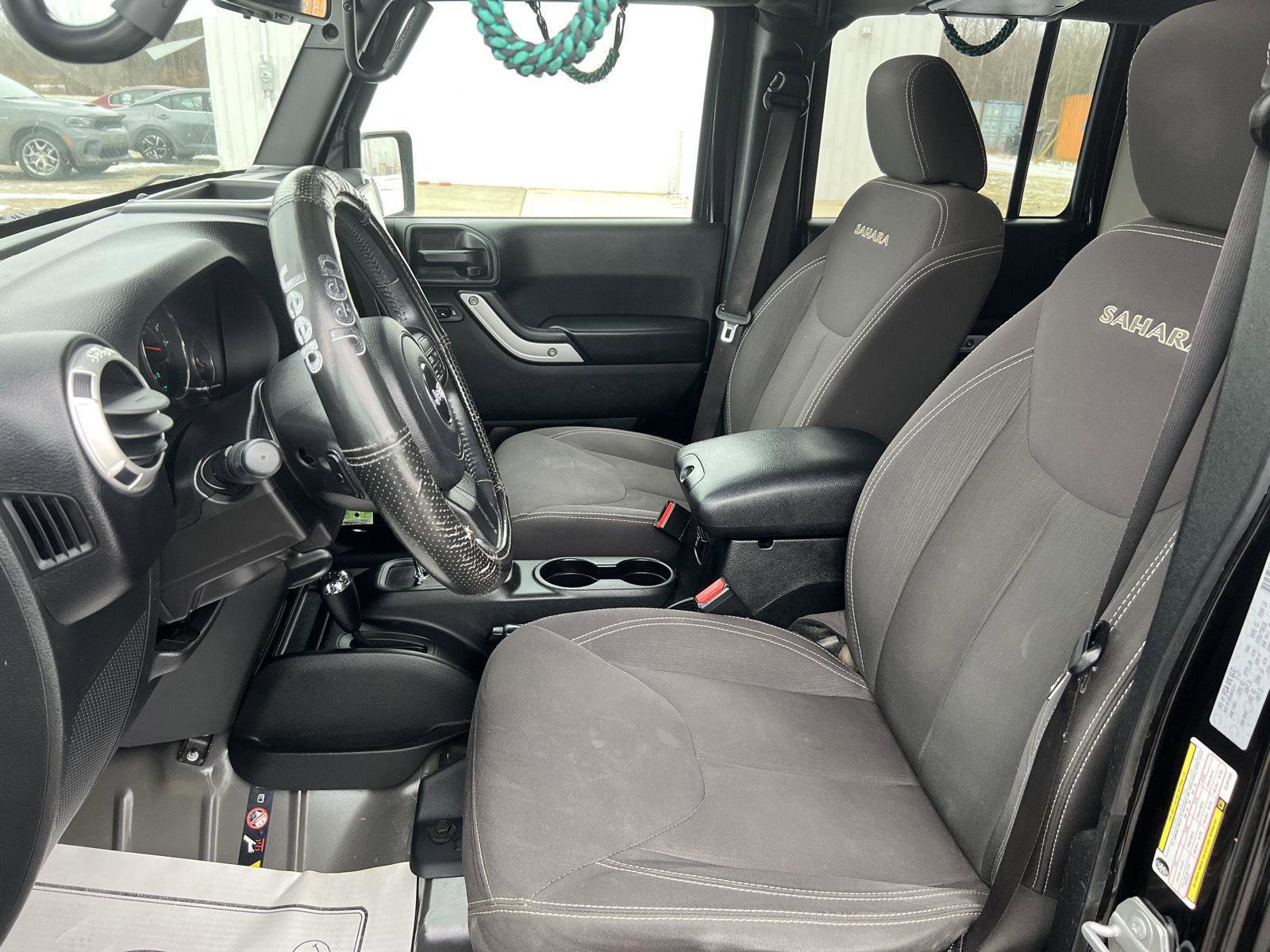 Used 2017 Jeep Wrangler Unlimited Sahara w/ Connectivity Group image 13