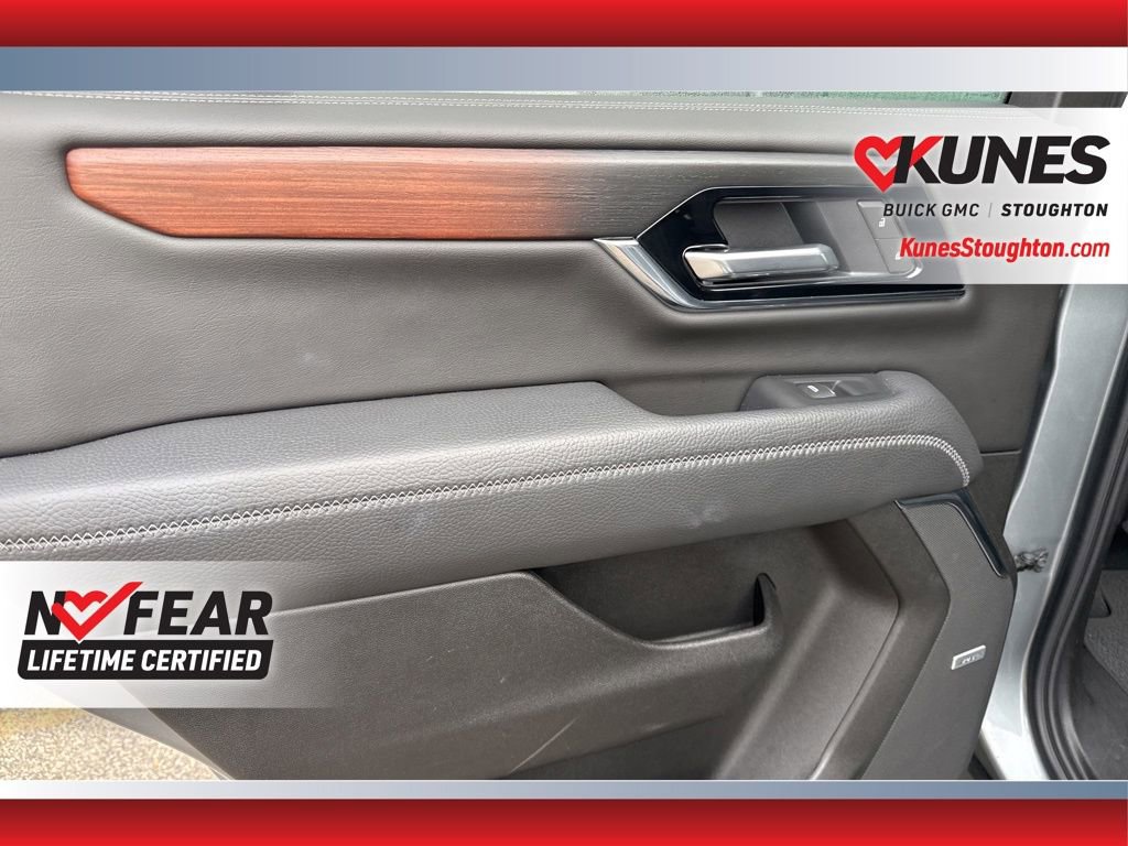 Used 2025 GMC Yukon Denali image 32