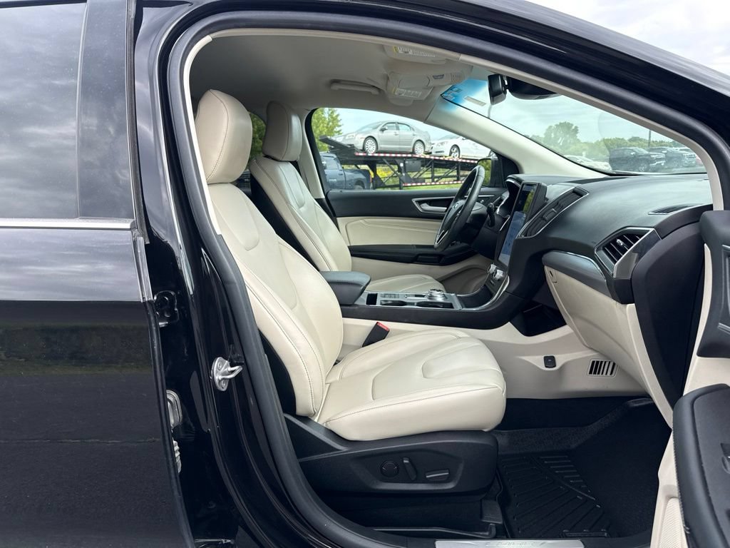 Used 2021 Ford Edge Titanium AWD/4WD image 11
