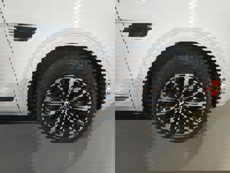 Used 2019 Bentley Bentayga image 44