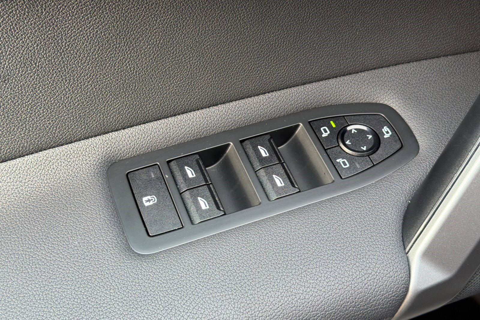 Used 2026 BMW iX xDrive45 w/ M Sport Package image 13