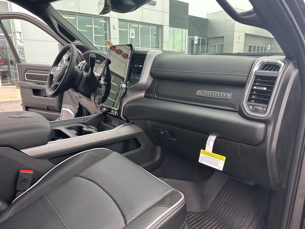 New 2025 RAM 2500 Laramie AWD/4WD image 35