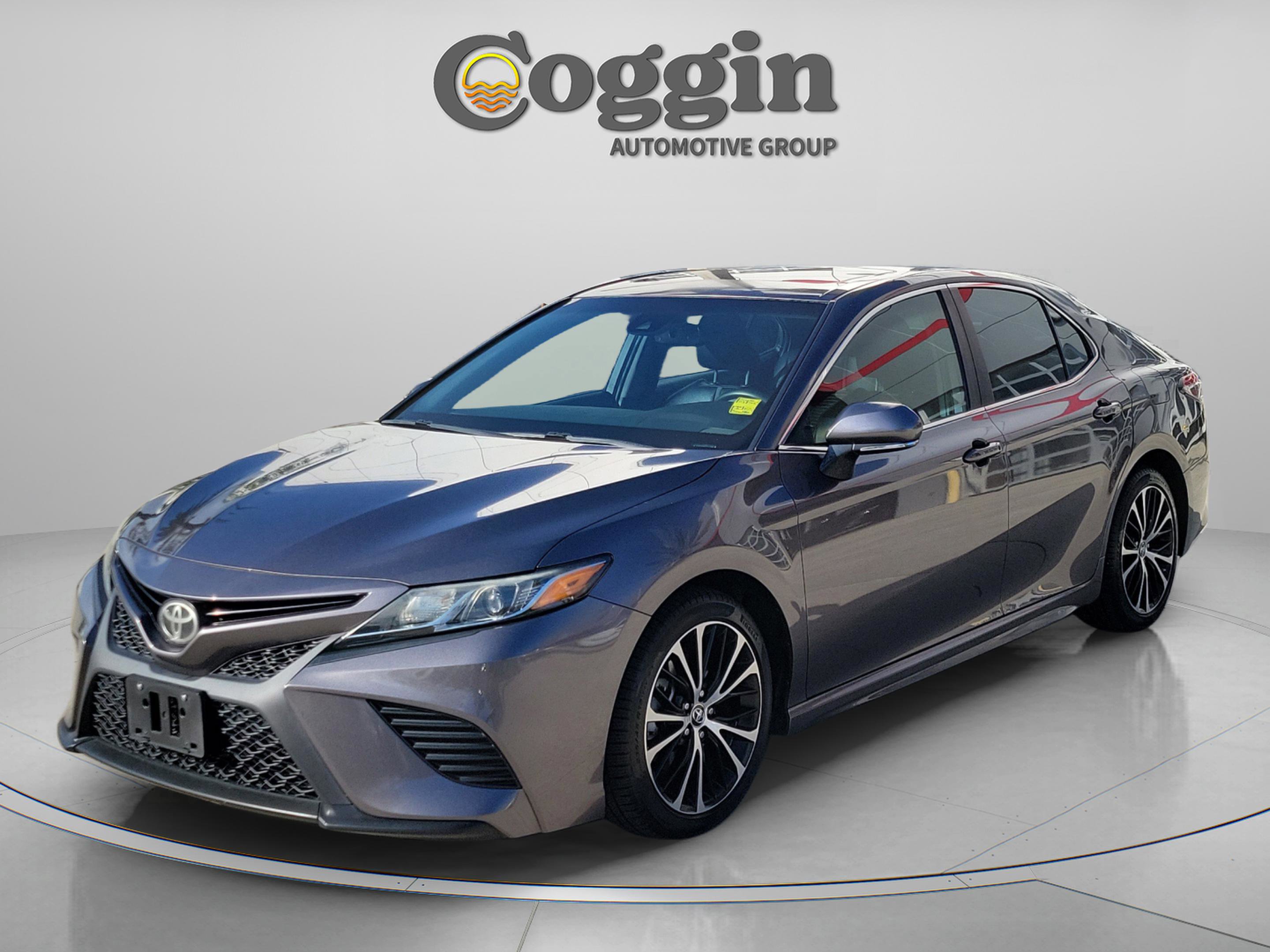 Used 2018 Toyota Camry SE w/ Moonroof Package FWD image 1