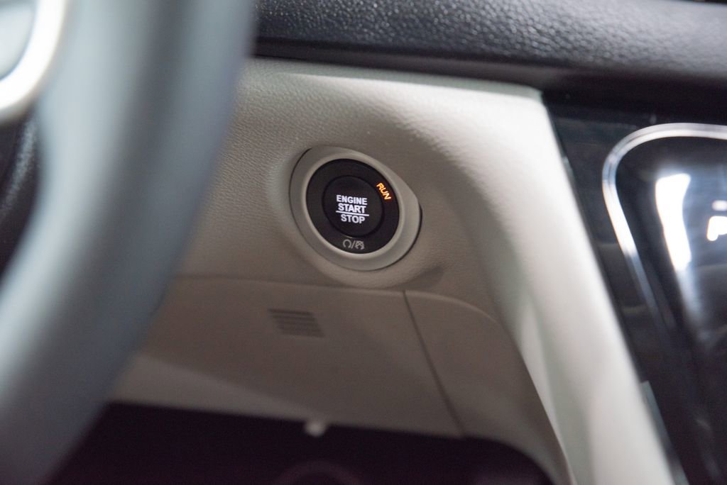 Used 2023 Chrysler Pacifica Touring-L FWD image 27