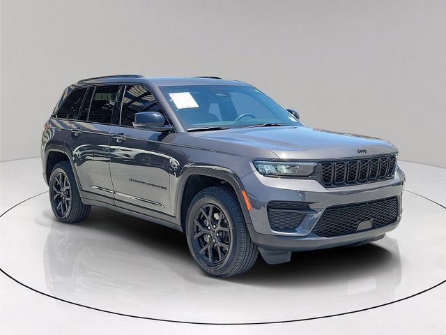 Used 2024 Jeep Grand Cherokee Altitude RWD image 3