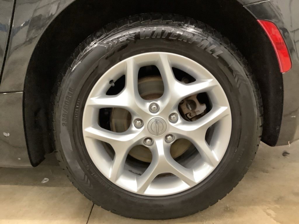 Used 2017 Chrysler Pacifica Touring-L w/ Tire & Wheel Group FWD image 20