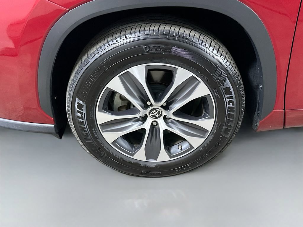 Used 2022 Toyota Highlander XLE FWD image 8