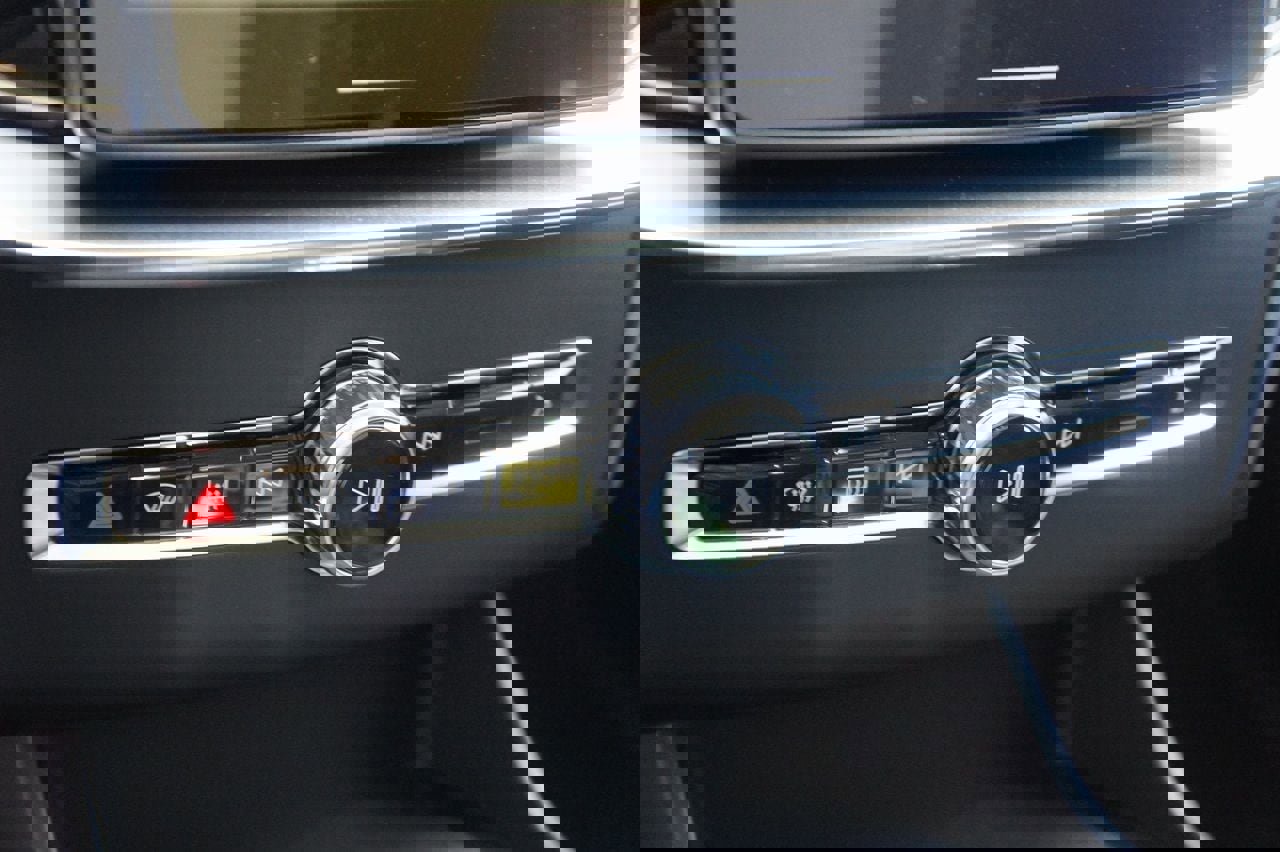 New 2026 Volvo XC90 B6 Plus w/ Protection Package Premier AWD/4WD image 16